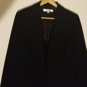 Jones Studio - Waist length tailored like blazer